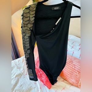 NWT - Akria Natalia Cold Shoulder scalloped arm bodysuit